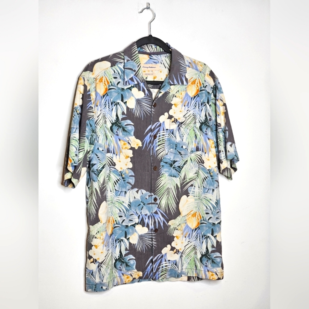 Tommy Bahama Hawaiian Silk Tropical Floral Mens Small Shirt Beach Vacation - Picture 2 of 5